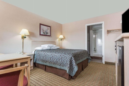 Days Inn by Wyndham Portland Central image 29