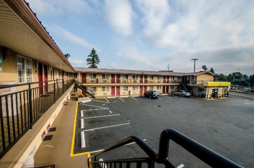 Days Inn by Wyndham Portland Central image 4